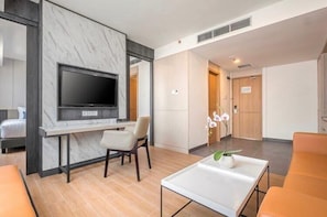 Living area - Vasaka Hotel Makassar Managed by Dafam (Makassar)