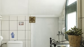 Studio | Bathroom