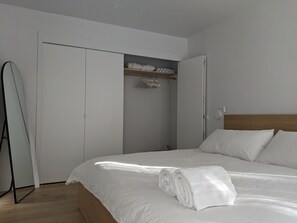 2 Schlafzimmer, Schreibtisch, Reisekinderbett, kostenloses WLAN