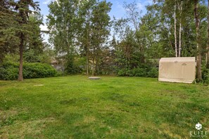 Property grounds - *Midnight Sun Suite*5 mins to Airport *Fast Wifi* (Anchorage)