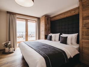 Drei Zimmer Apartment Superior | 1 Schlafzimmer, kostenloses WLAN, Bettwäsche