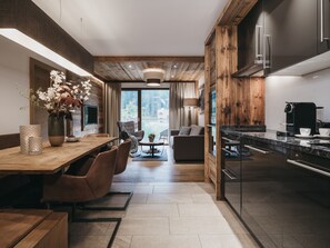 Drei Zimmer Apartment Superior mit Privater sauna | 私人厨房 | 冰箱、微波炉、炉灶、洗碗机