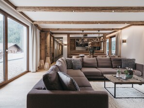 Sechs Zimmer Penthouse mit privater Sauna | 起居区 | 25-英寸电视（配备有线频道）