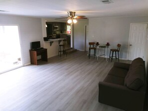 Living area - Fully Remodeled 3 Bedroom 2 Bath House (Citrus Heights)