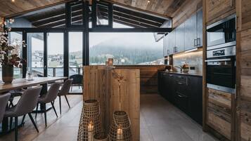 Penthouse, 5 Bedrooms, Sauna | In-room safe, desk, blackout drapes, soundproofing