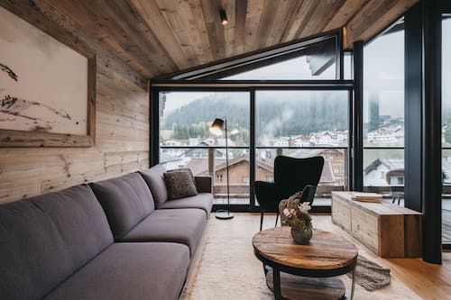 Attico, 5 camere da letto, sauna | Una cassaforte in camera, una scrivania, tende oscuranti