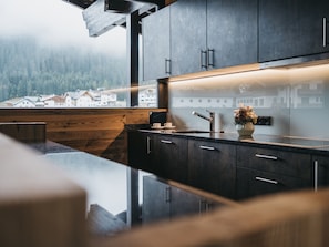 In-room safe, desk, blackout drapes, soundproofing - VAYA Galtür Paznaun (Galtur)