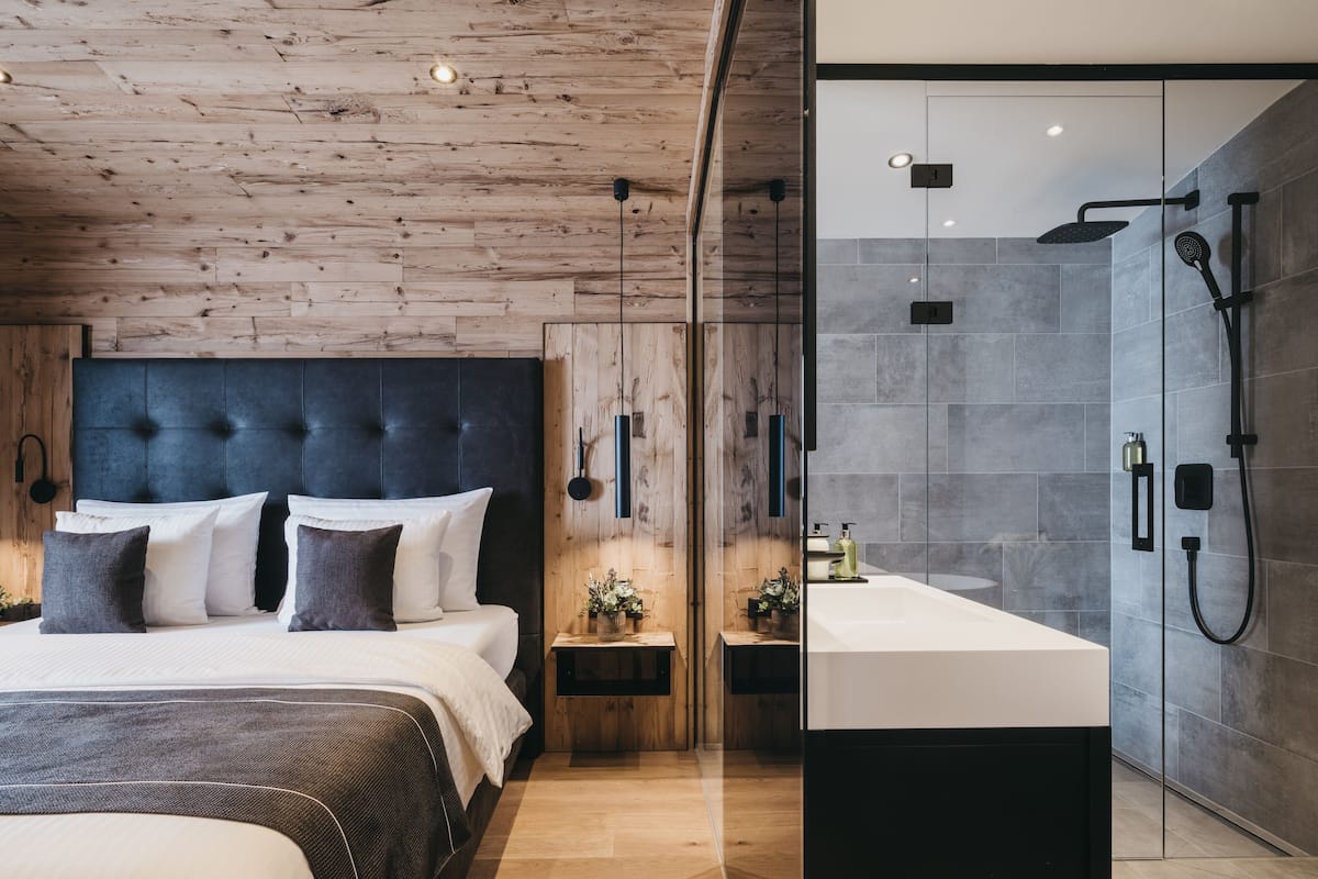 Grand Double Room | 1 bedroom, in-room safe, free cribs/infant beds, free WiFi