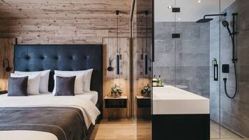 Dobbeltrom – grand | Safe på rommet, barnesenger (inkludert), wi-fi (inkludert) og sengetøy