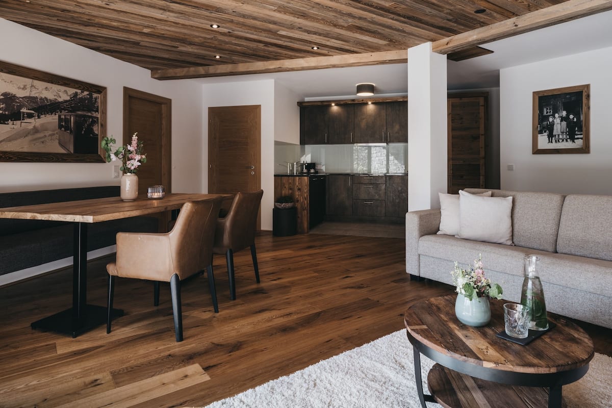 Espresso maker, coffee/tea maker