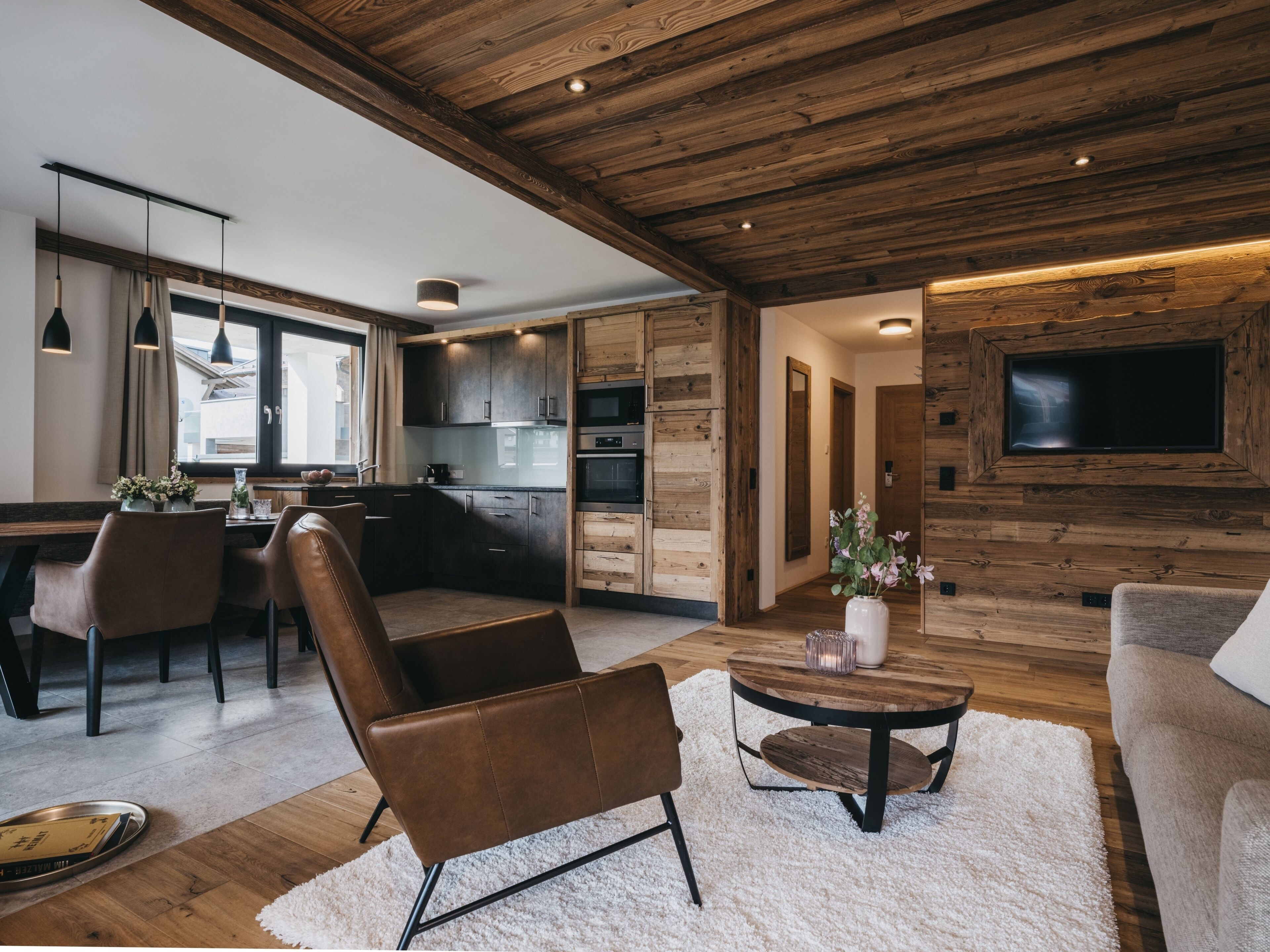 Two Room Apartment Suite with Garden | In-room safe, free WiFi, bed sheets