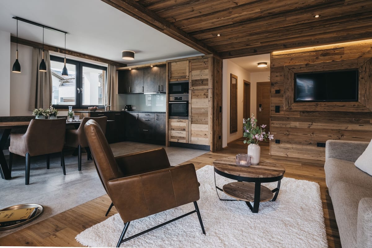 Two Room Apartment Suite with Garden | In-room safe, free WiFi, bed sheets