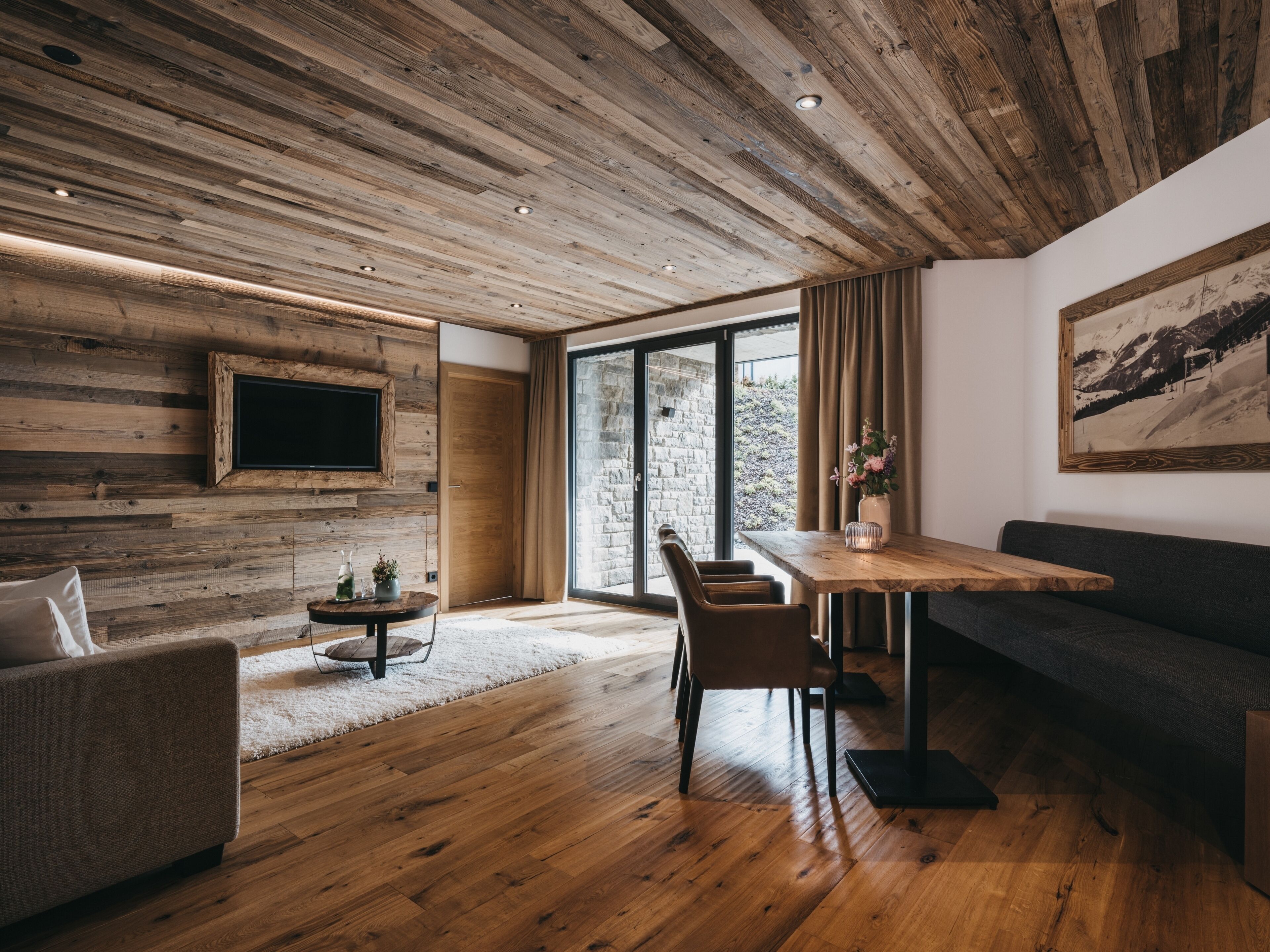 In-room safe, free WiFi, bed sheets