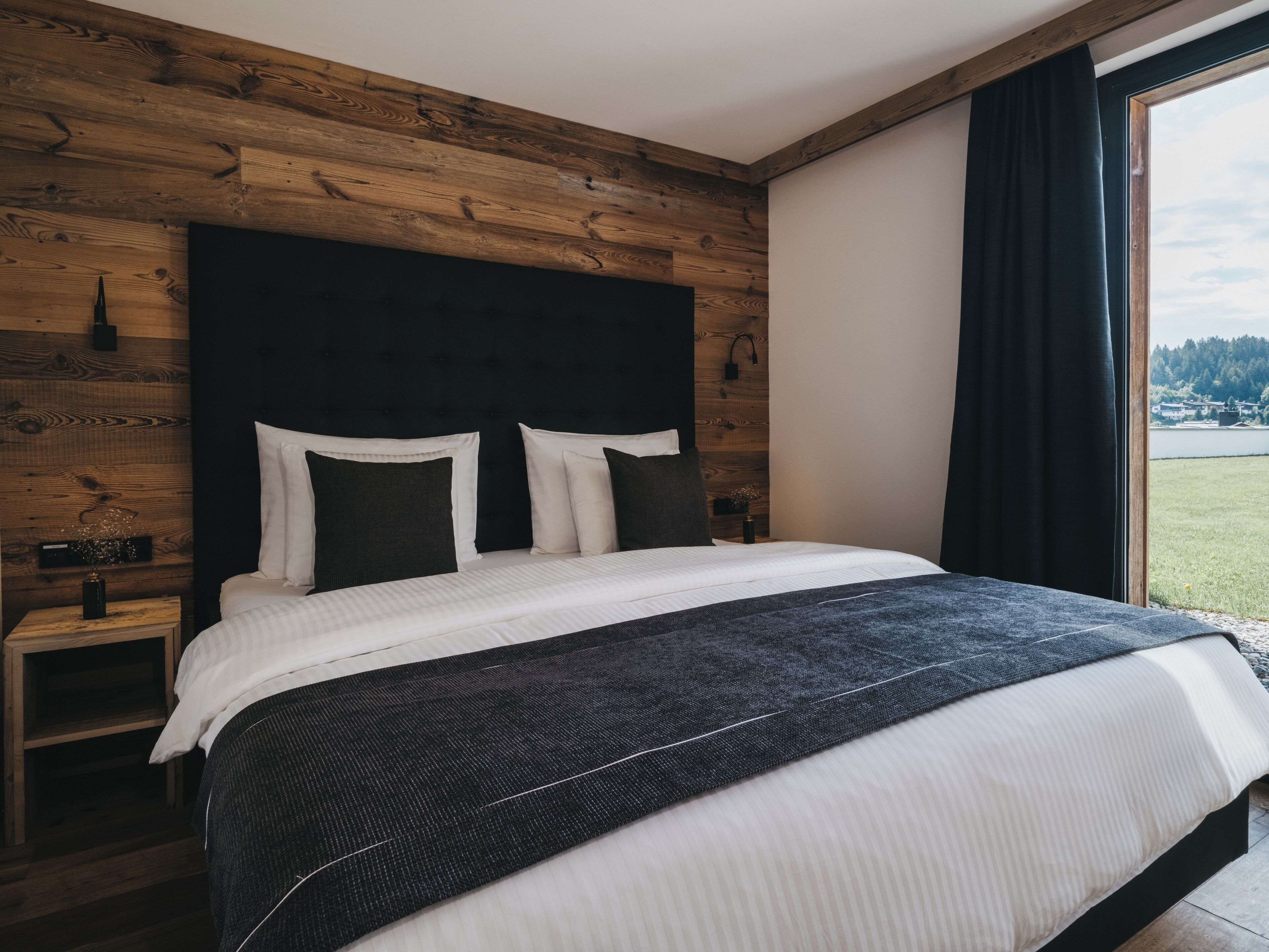 In-room safe, free WiFi, bed sheets