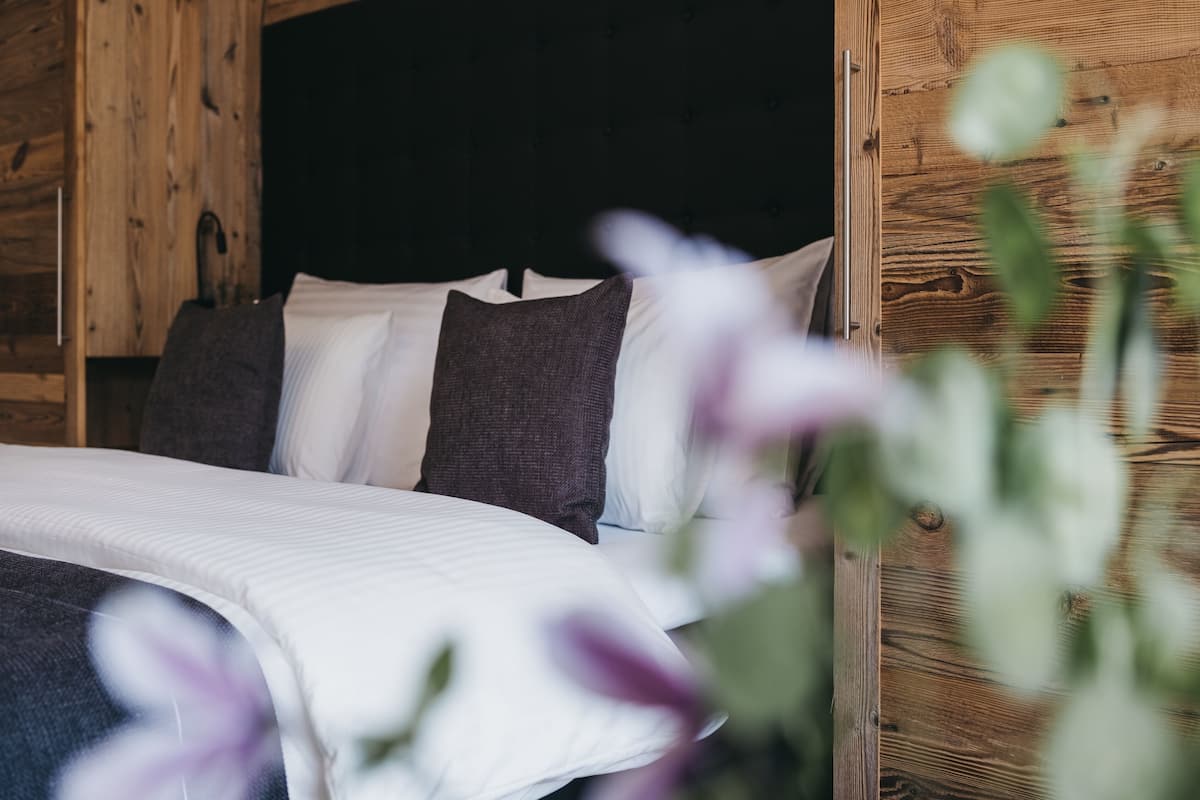 客房内保险箱、免费 WiFi、床单