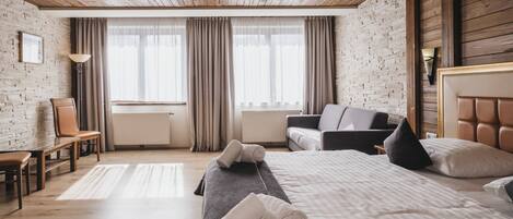 Junior Suite II | In-room safe, desk, laptop workspace, free WiFi