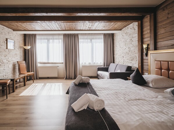 Junior Suite II | In-room safe, desk, laptop workspace, free WiFi - Hotel Victoria by VAYA (Kaprun)