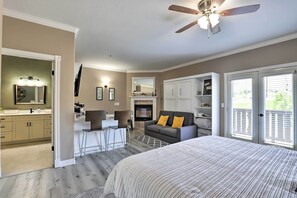 Desk, iron/ironing board, Internet, bed sheets - Peaceful Midway Studio w/ Mountain + Golf Views! (Midway)