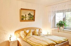 2 bedrooms, WiFi, bed sheets