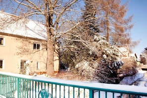 Unclassified image, 2 of 21, button