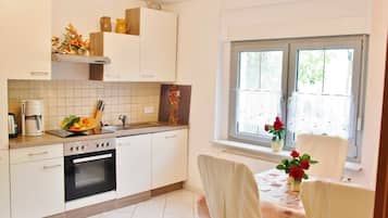 Kühlschrank, Mikrowelle, Geschirrspüler