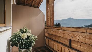 Grand Room, Non Smoking, Mountain View | Terrace/patio
