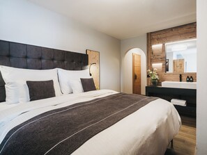 Suite, 2 soverom | Skrivebord, skrivebord for bærbar PC, lydisolert og wi-fi (inkludert)