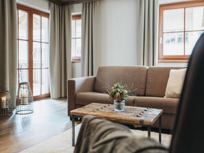 Drei Zimmer Apartment Superior | Living area | 25-inch TV with cable channels - VAYA Kaprun (Kaprun)