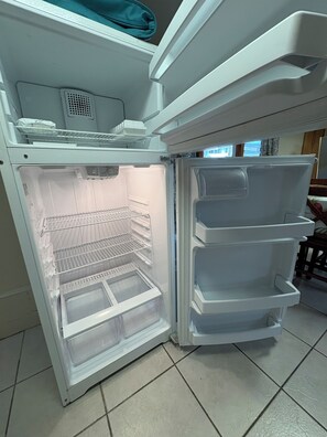 Interior - Discover a captivating home nestled in the vibrant heart of Hilo. (Hilo)