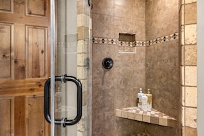 Douche, sèche-cheveux