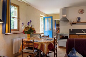 Dining - Gîte du Pont-levis du Château de Montafilan (Corseul)