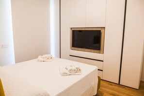 2 bedrooms, in-room safe, iron/ironing board, free WiFi - Calabona's Promenade Apartment (Alghero)