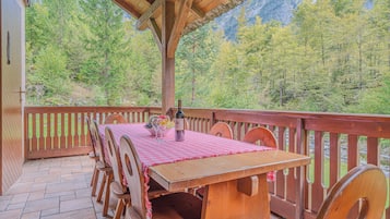 Family Chalet, Multiple Bedrooms, 2 Bathrooms, Mountainside (Chalet Primus Near Soča Gorge) | Outdoor dining
