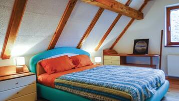 Chalet Keluarga, 4 kamar tidur, 2 kamar mandi, tepi gunung (Chalet Primus Near Soča Gorge) | 4 kamar tidur, setrika/meja setrika, dan seprai linen