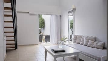 One Bedroom Family Room Inland View (Annex Building) | 起居區 | LCD 液晶電視