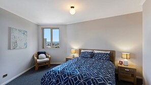 2 bedrooms, iron/ironing board, bed sheets