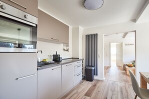 Kühlschrank, Ofen, Herdplatte, Geschirrspüler