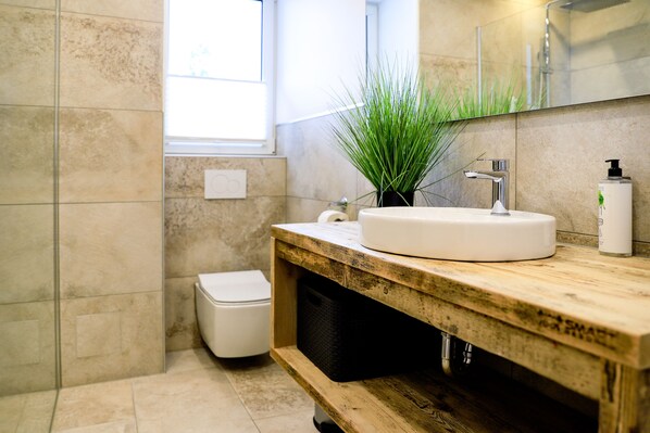 Shower, free toiletries, hair dryer, towels