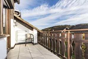 Terrace/patio - "Smart Resorts Haus Rubin: Your Family-Friendly Getaway in Winterberg!" (Winterberg)