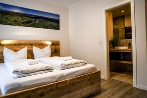 2 Schlafzimmer, Reisekinderbett, kostenloses WLAN, Bettwäsche