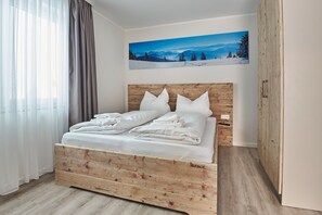 1 Schlafzimmer, Reisekinderbett, kostenloses WLAN, Bettwäsche