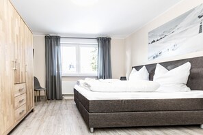 2 Schlafzimmer, Reisekinderbett, kostenloses WLAN, Bettwäsche