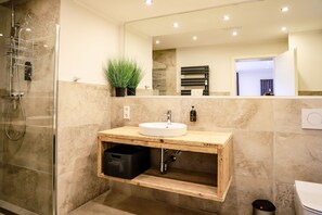 Shower, hair dryer, towels - Smart Resorts - Haus Azur - Ferienwohnung 809, Max. 4 Personen (Winterberg)