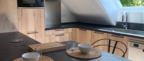 Refrigerador, microondas, horno y lavavajillas