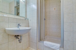 Double Room | Bathroom - Panorama Ferien Hotel Harz (Harzgerode)