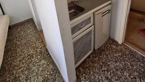 Room | Private kitchen - Akel Residence (Mar Roukouz)