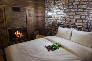 5 bedrooms, in-room safe, desk, iron/ironing board