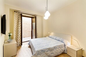 1 dormitorio, tabla de planchar con plancha, wifi