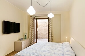 1 bedroom, iron/ironing board, WiFi - GuestHost - 45 sqm apartment just a few minutes from the Taormina's centre - in a quiet and residential area. Located on the second floor of a building with a lift (not suitable for disabled people), it comes with a private terrace overlooking the sea!Ou (Taormina)
