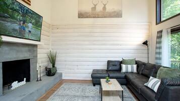 Smart TV, fireplace